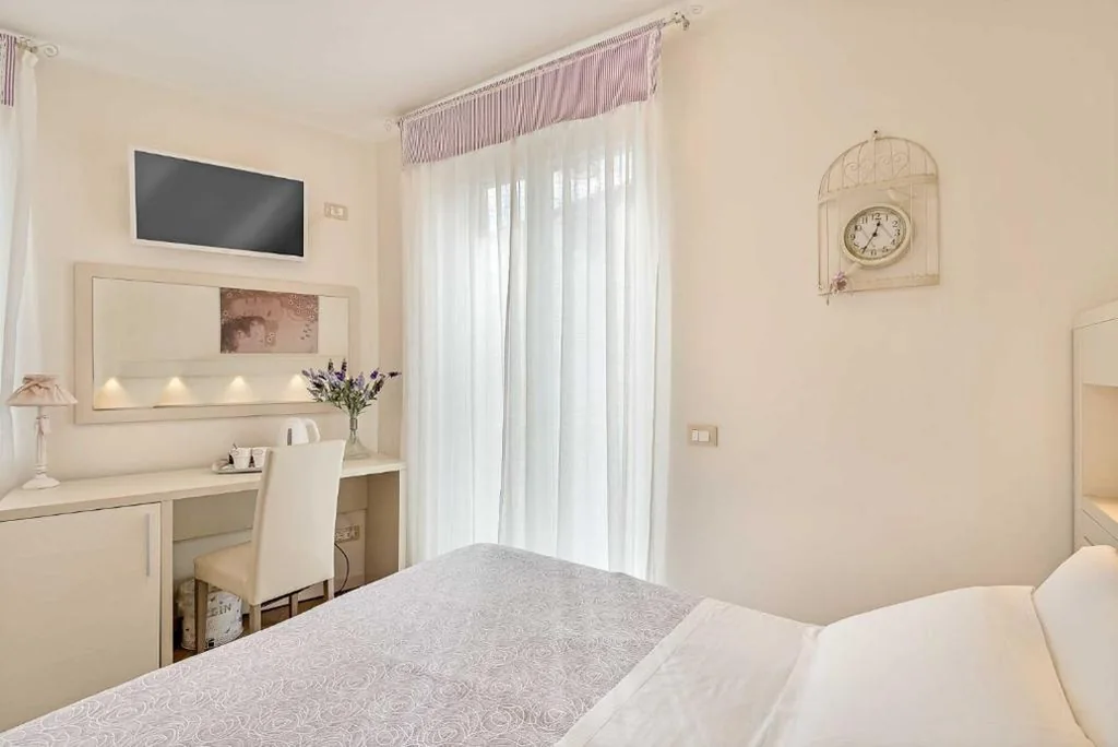 Camera Deluxe Matrimoniale/Doppia con Letti Singoli con Vista Giardino — Dreams Guest House
