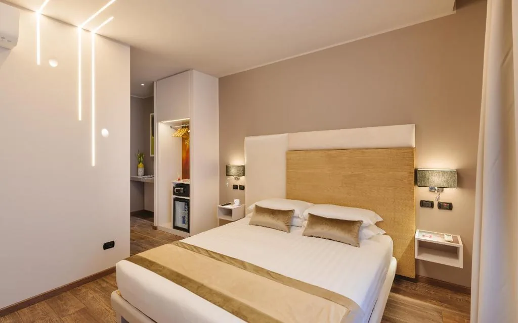 Camera Deluxe Matrimoniale/Doppia con Letti Singoli — Etruska luxury Trastevere Guesthouse