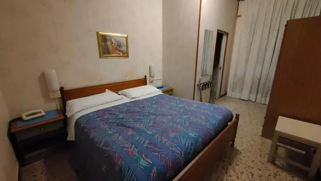 Camera Deluxe Matrimoniale/Doppia con Letti Singoli — Hotel al Porto