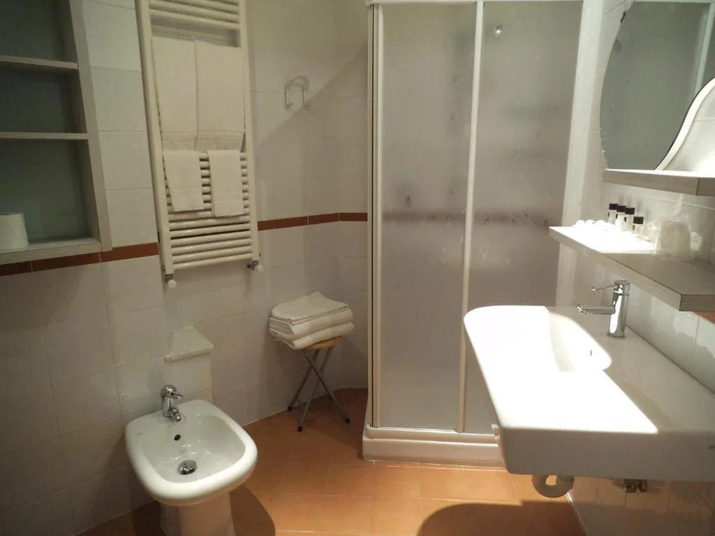 Deluxe Double/Twin Room with Balcony — Hotel Ariston & Apartments
