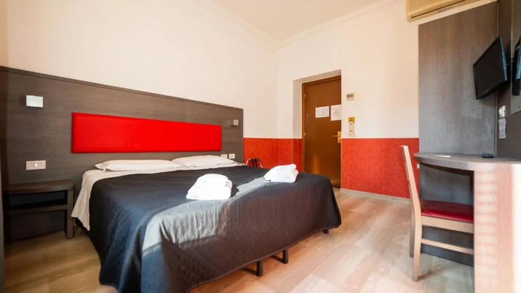 Camera Deluxe Matrimoniale/Doppia con Letti Singoli — Hotel Center 2