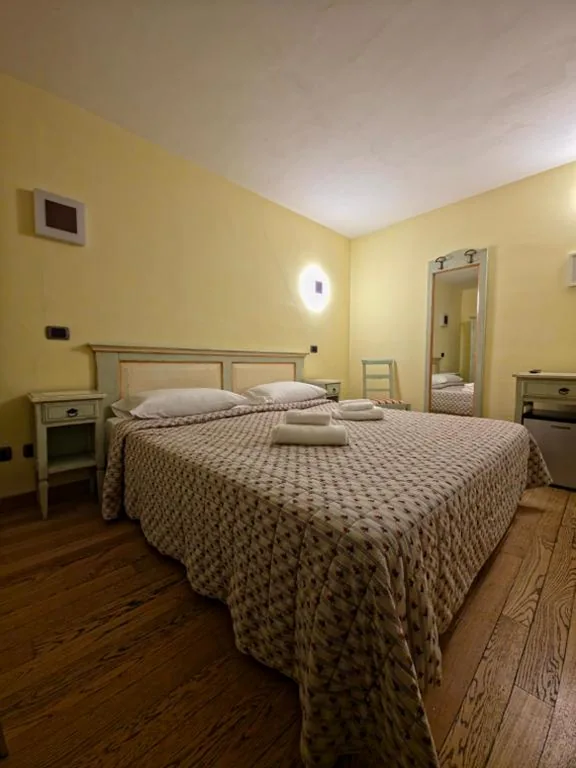 Camera Deluxe Matrimoniale/Doppia con Letti Singoli — Hotel Chalet d’Oulx