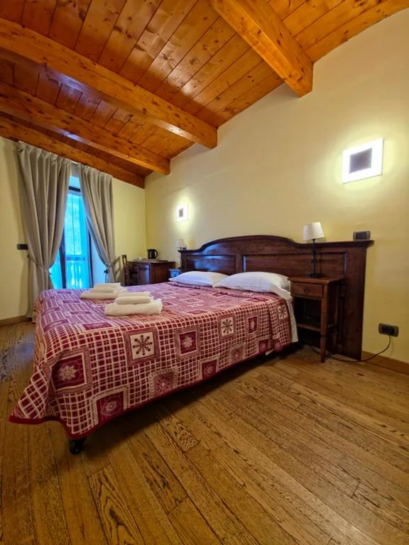 Camera Deluxe Matrimoniale/Doppia con Letti Singoli con Vista Montagna — Hotel Chalet d’Oulx