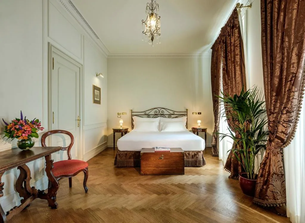 Camera Deluxe Matrimoniale/Doppia con Letti Singoli — Hotel Locarno