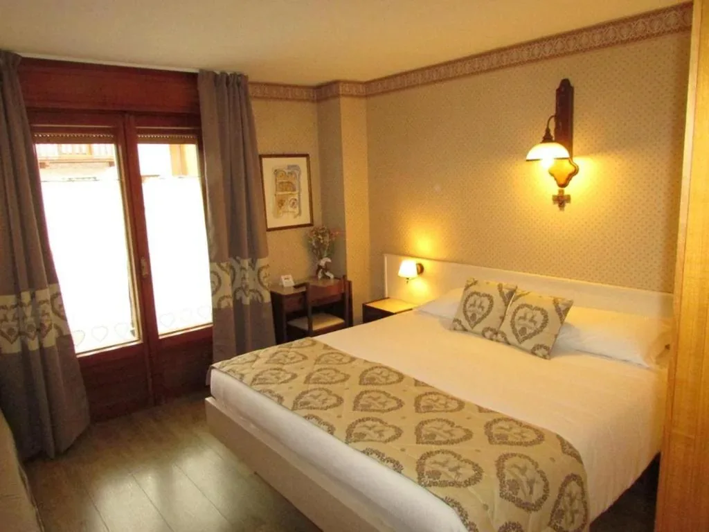 Camera Deluxe Matrimoniale/Doppia con Letti Singoli — Hotel Meublè Meridiana