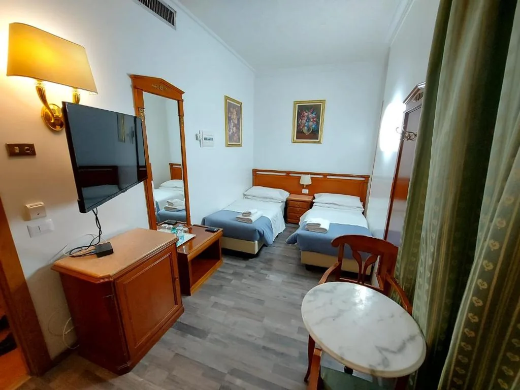 Camera Deluxe Matrimoniale/Doppia con Letti Singoli — Hotel Positano 2