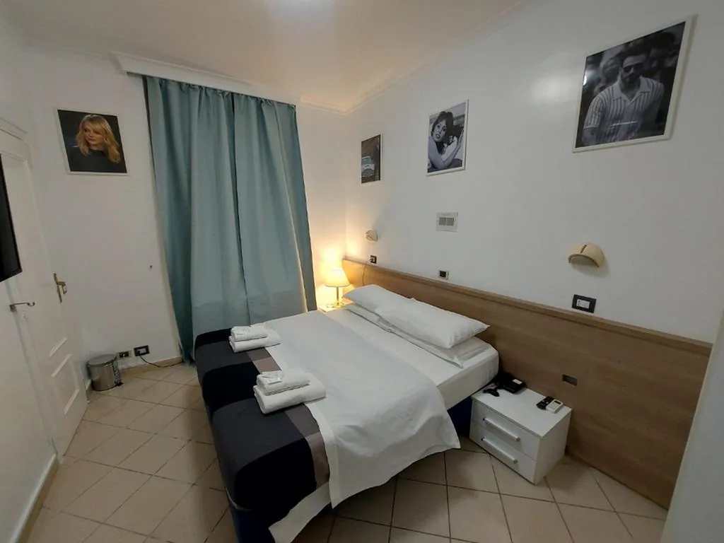 Camera Deluxe Matrimoniale/Doppia con Letti Singoli — Hotel Positano