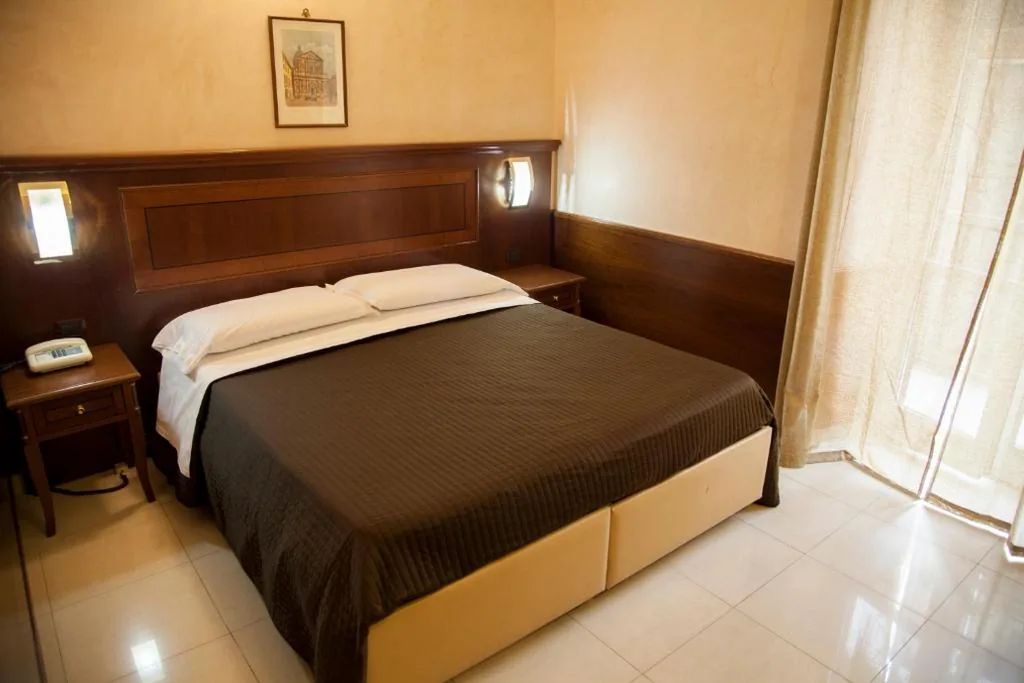 Camera Deluxe Matrimoniale/Doppia con Letti Singoli — Hotel Robinson