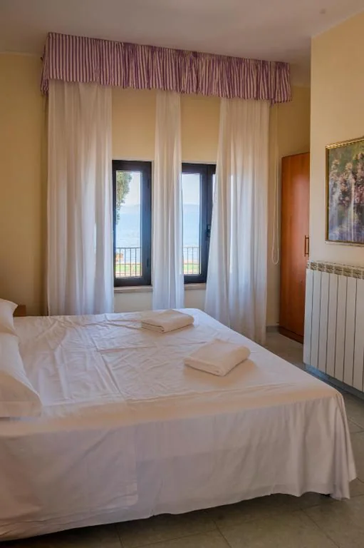 Camera Deluxe Matrimoniale/Doppia con Letti Singoli con Vista Lago — La Carrozza d’Oro