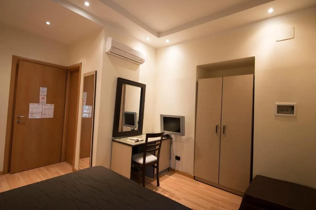 Deluxe Double/Twin Room with City View — My Rooms