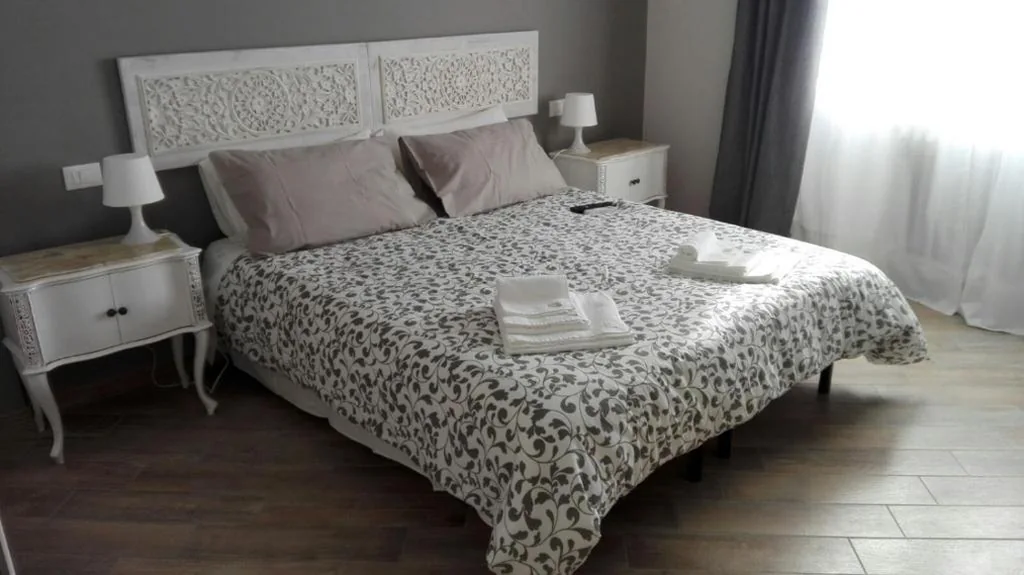 Camera Deluxe Matrimoniale/Doppia con Letti Singoli — My Sweet Rome Guest House