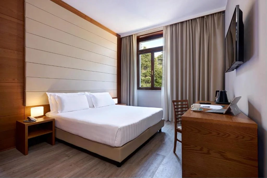 Deluxe Double/Twin Room — Occidental Aurelia