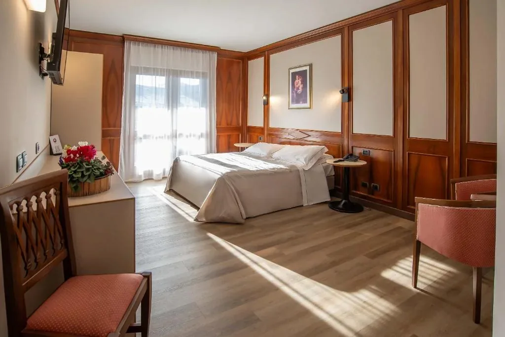 Deluxe Double/Twin Room with Balcony — Relais Du Foyer