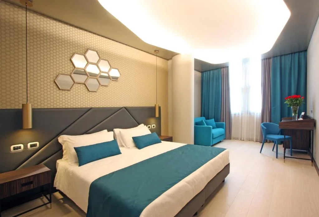 Deluxe Double/Twin Room — The Hive Hotel