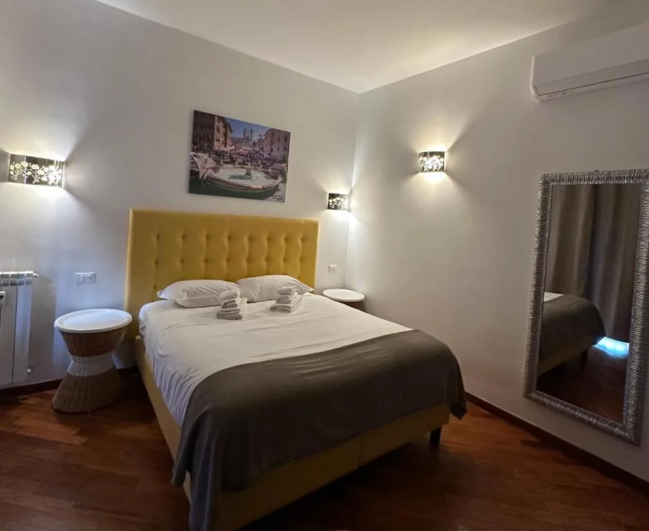 Deluxe Double/Twin Room with Balcony — Vatican QG Rooms