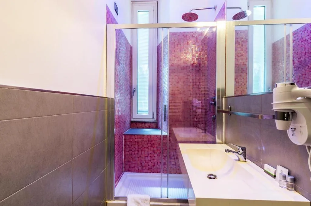 Deluxe Room — Merulana 139 Suites