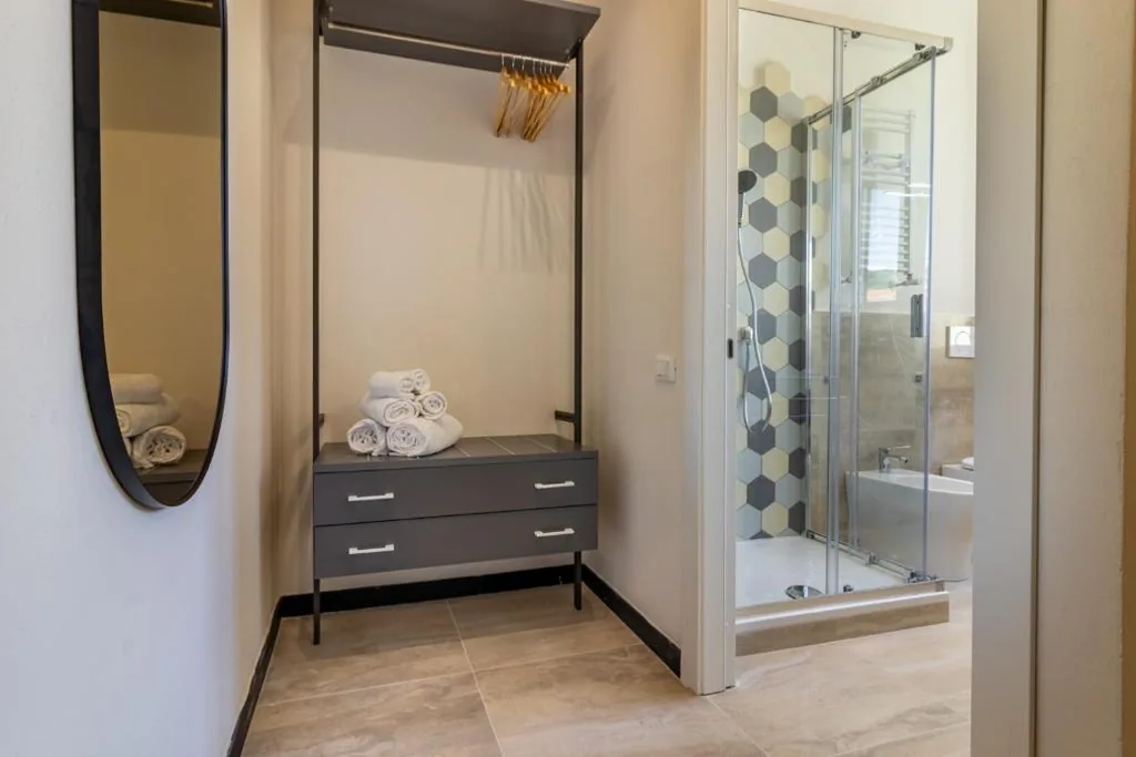 Camera Deluxe — Oldoini Luxury Apartment and Suites – mytouristhome