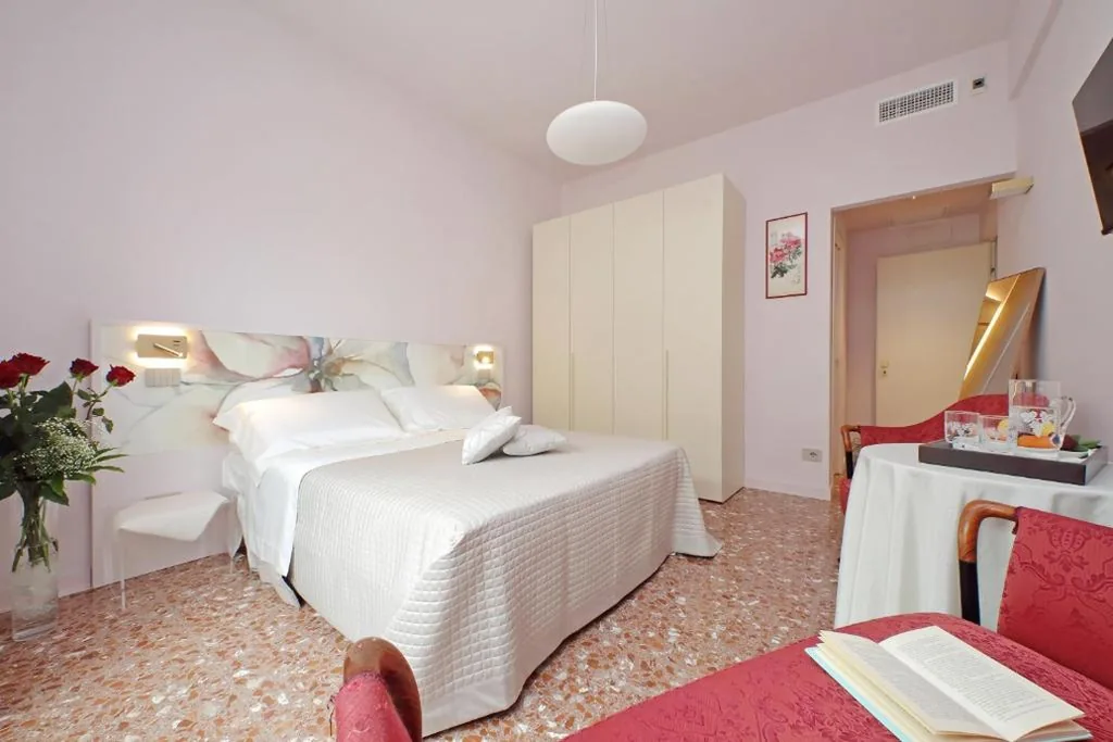 Camera Deluxe — On Rome Affittacamere o GuestHouse