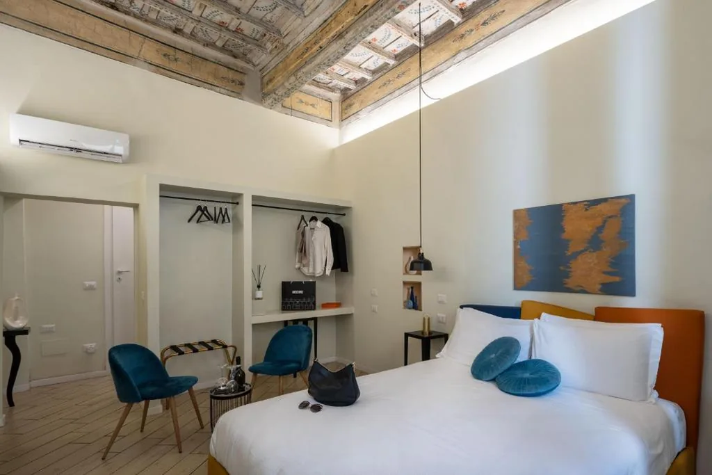 Deluxe Room — Pantheon Unique Rooms