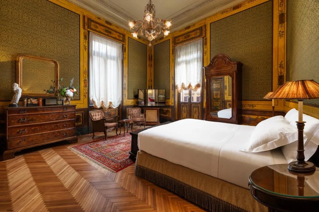 Camera Deluxe Prestige Matilde Di Canossa con Balcone — Hotel Locarno