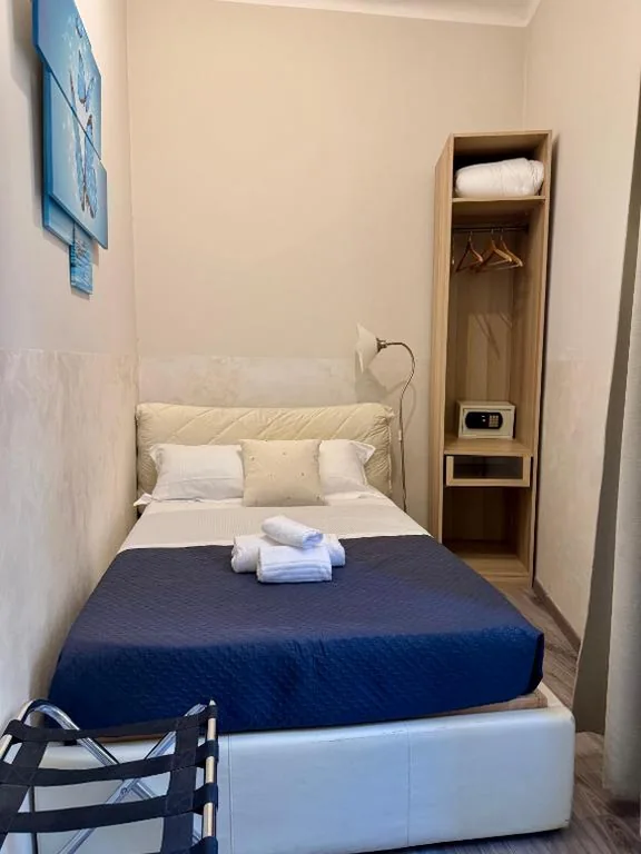 Deluxe Room — RHS Rienzo Suites