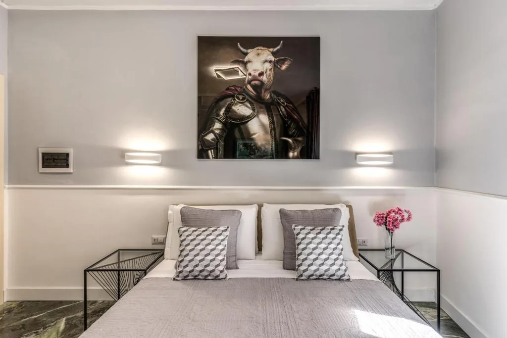 Camera Deluxe — Spanish Step Dream Suites