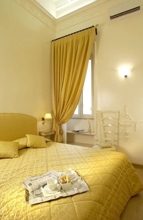 Camera Deluxe — Suites Rome