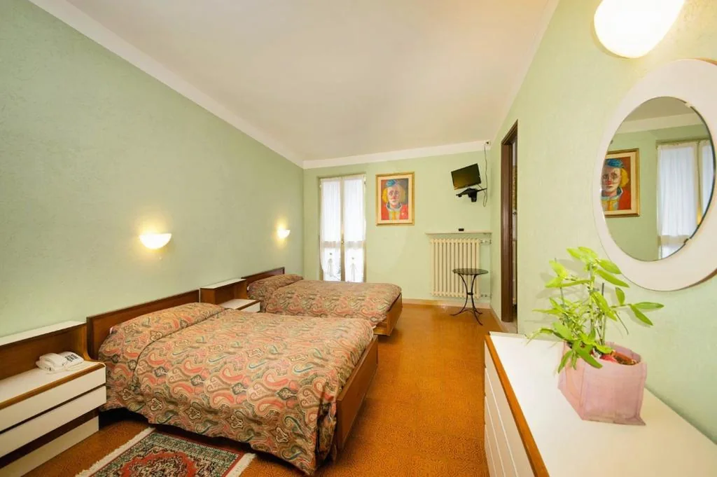 Camera Doppia con Letti Singoli — Albergo Ponte di Nava