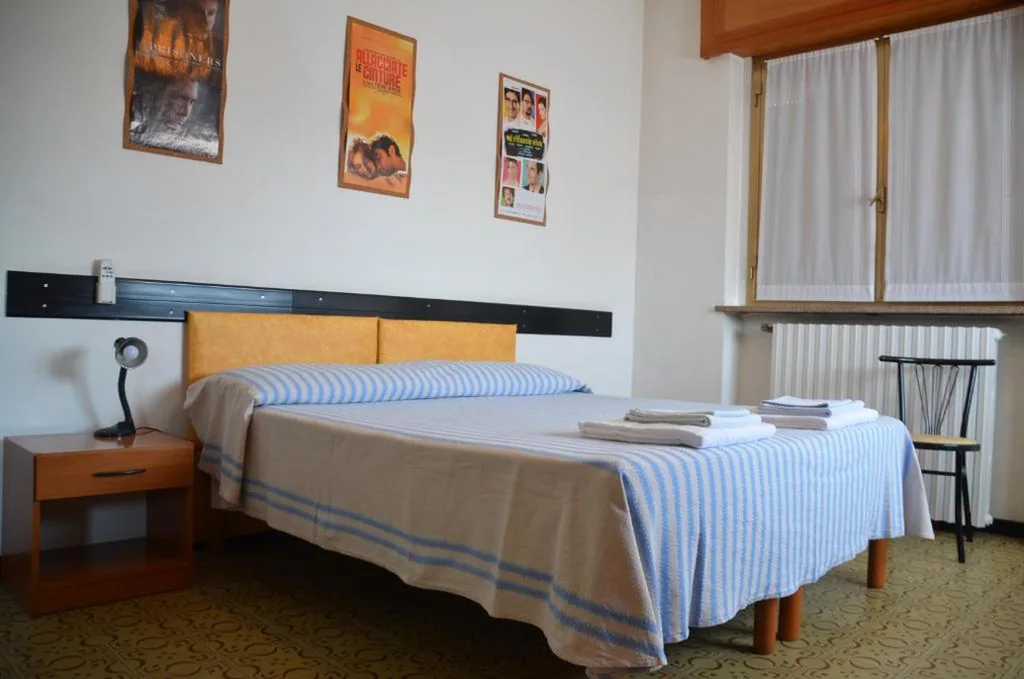 Camera Doppia con Letti Singoli — Albergo Roma