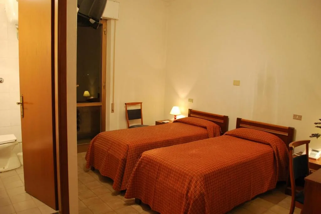 Camera Doppia con Letti Singoli — Albergo Smeraldo