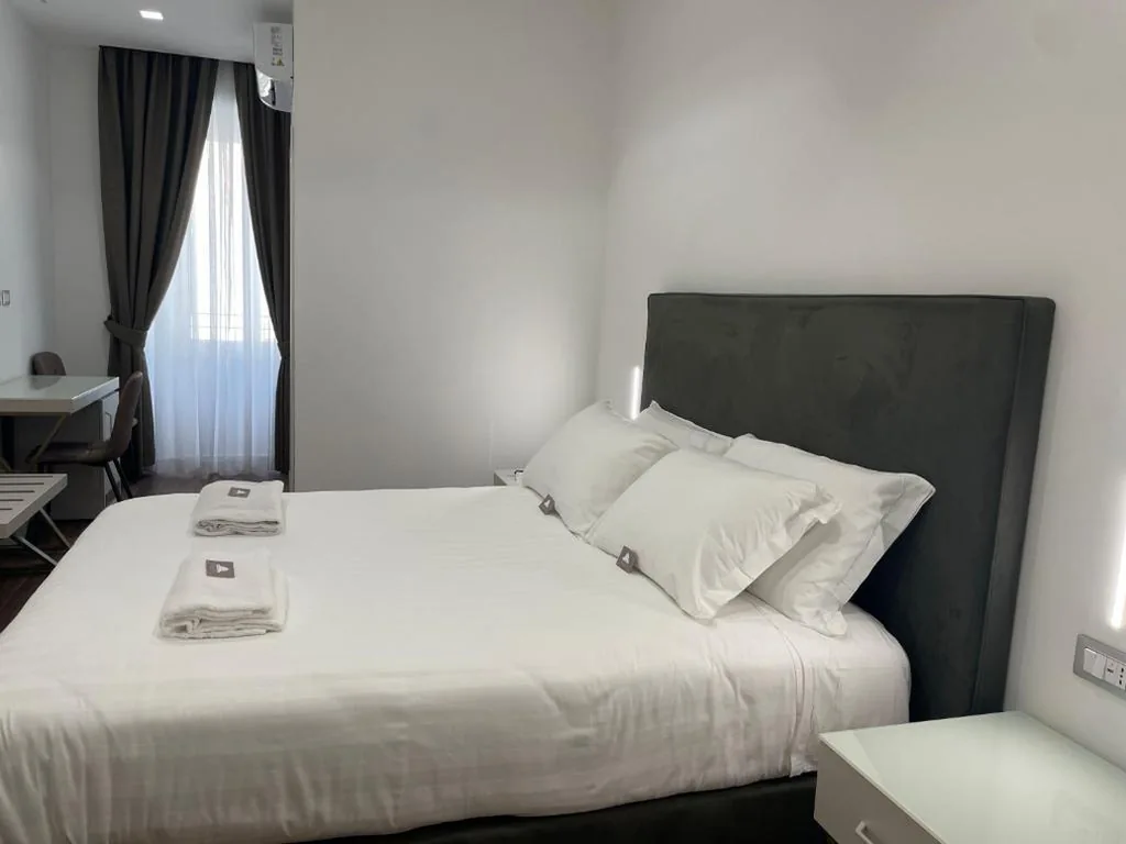 Camera Doppia con Letti Singoli — AngelicaHome Roma