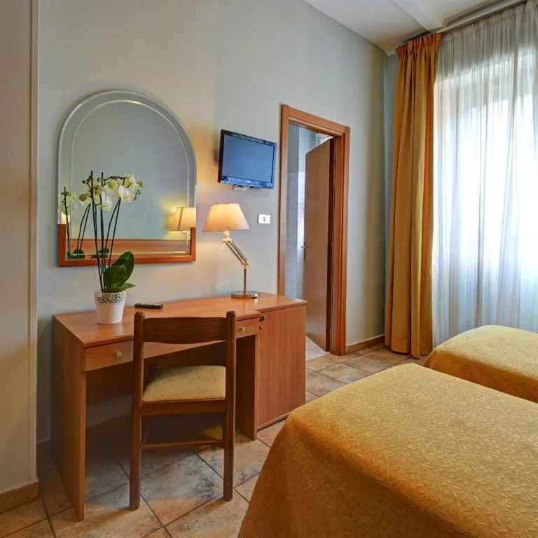 Twin Room — Astor Hotel