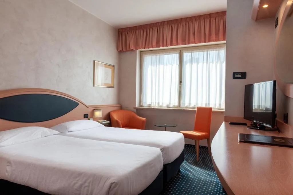 Camera Doppia con Letti Singoli — Augustus Hotel
