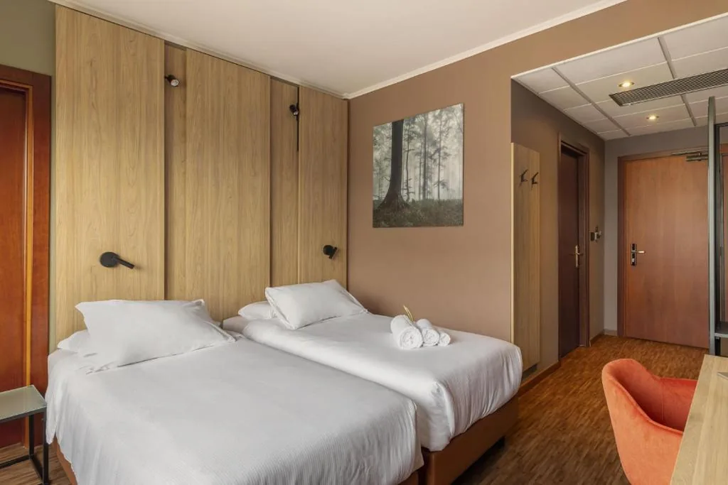 Camera Doppia con Letti Singoli — B&B HOTEL Cuneo Cristal