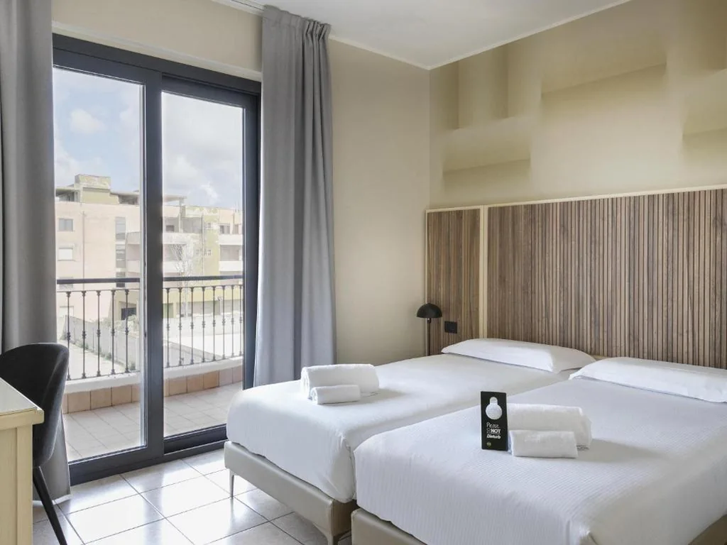Camera Doppia con Letti Singoli — B&B HOTEL Pomezia Cortese