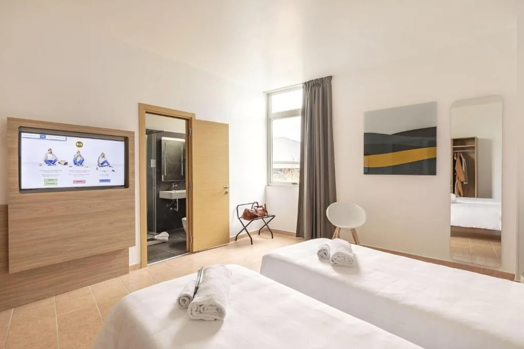 Camera Doppia con Letti Singoli — B&B Hotel Pomezia Roma