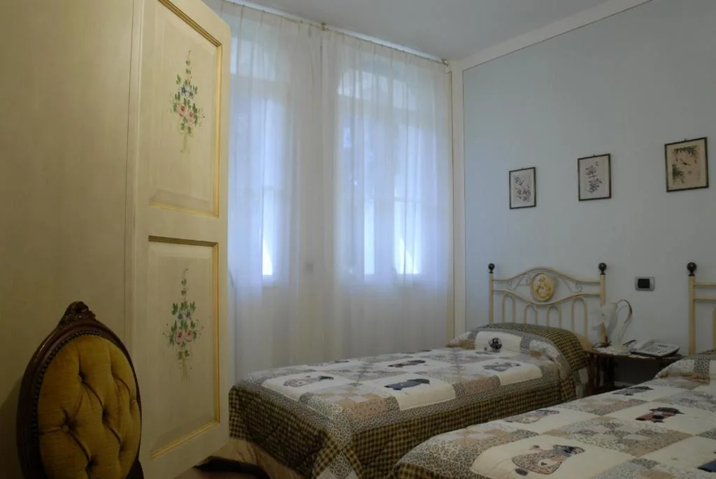 Camera Doppia con Letti Singoli — B&B Le Camelie