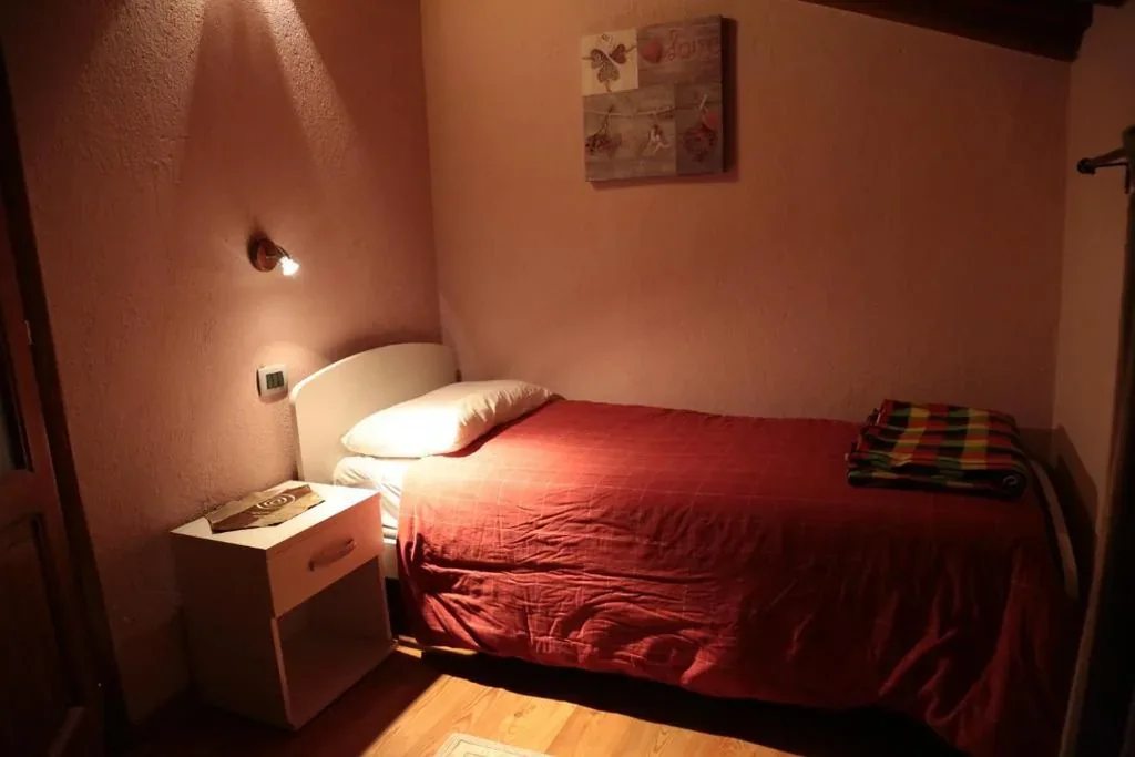Camera Doppia con Letti Singoli — B&B Vecchio Torchio di Bard