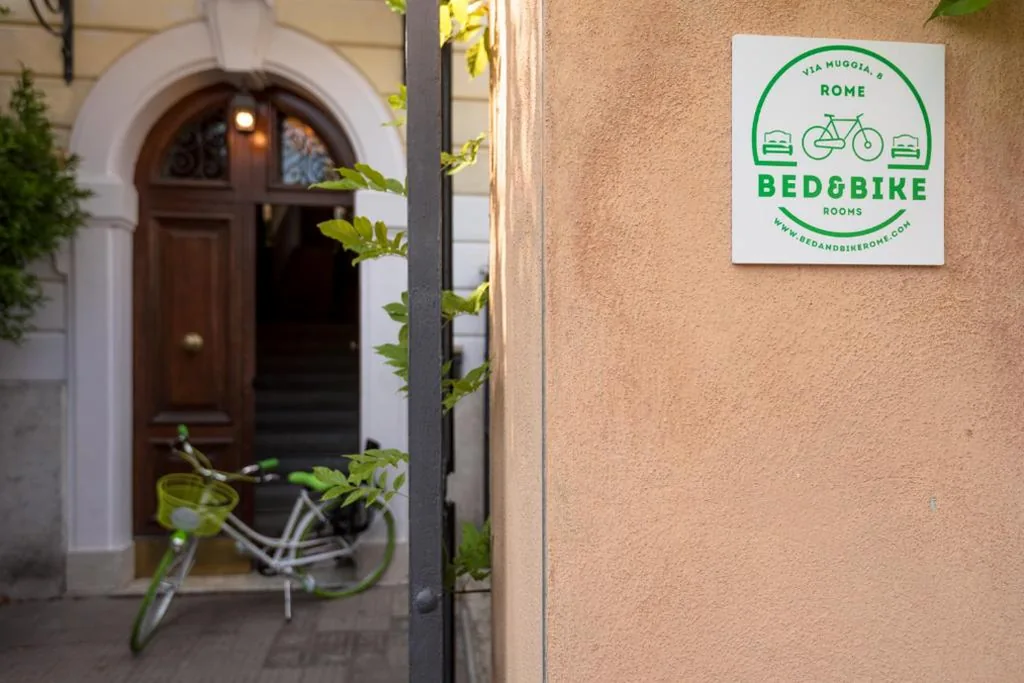 Camera Doppia con Letti Singoli — Bed&BikeRome ROOMS