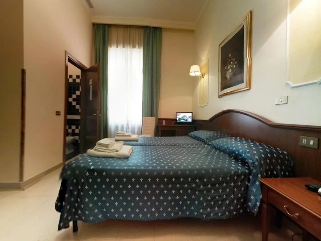 Camera Doppia con Letti Singoli — Cambridge Hotel
