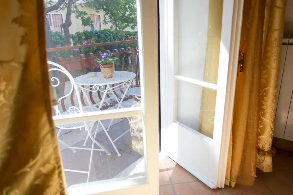Double Room with Single Beds — Casa Lollobrigida