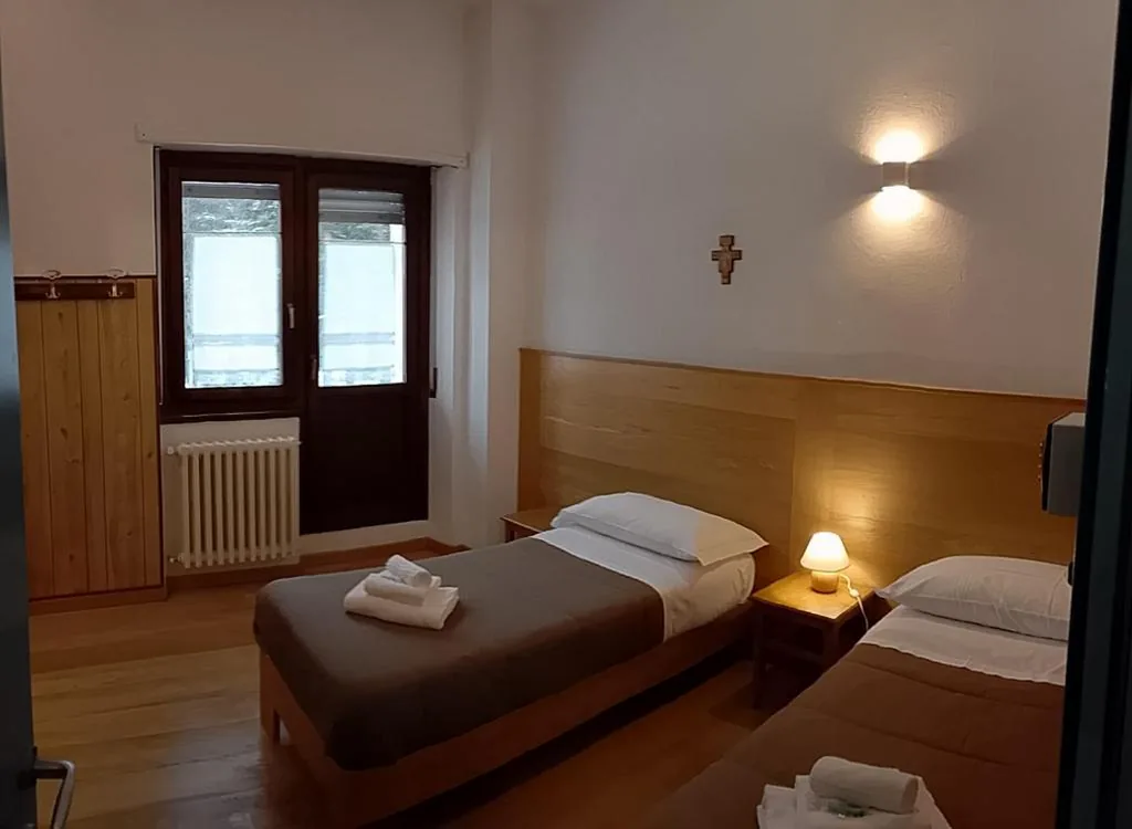 Camera Doppia con Letti Singoli — Casa San Francesco