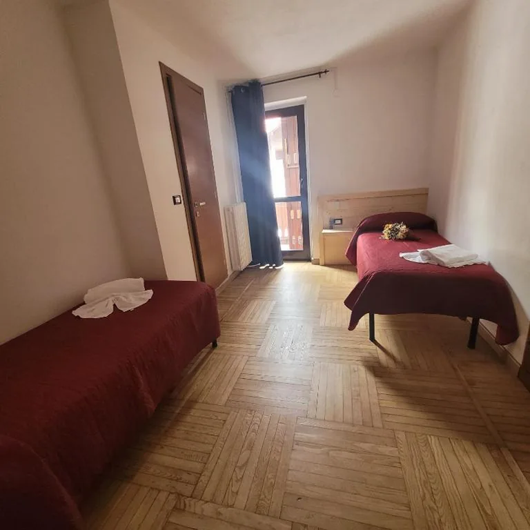 Camera Doppia con Letti Singoli — Chalet Monte Nebius