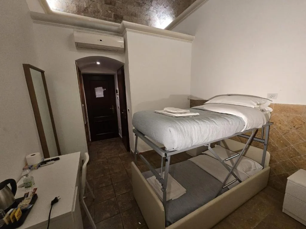 Twin Room — Check in Rome