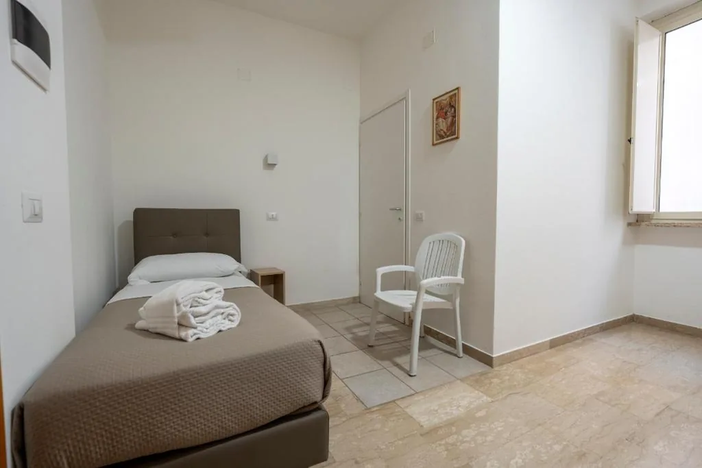 Camera Doppia con Letti Singoli con Accesso Disabili — Casa per Ferie Santa Maria alle Fornaci
