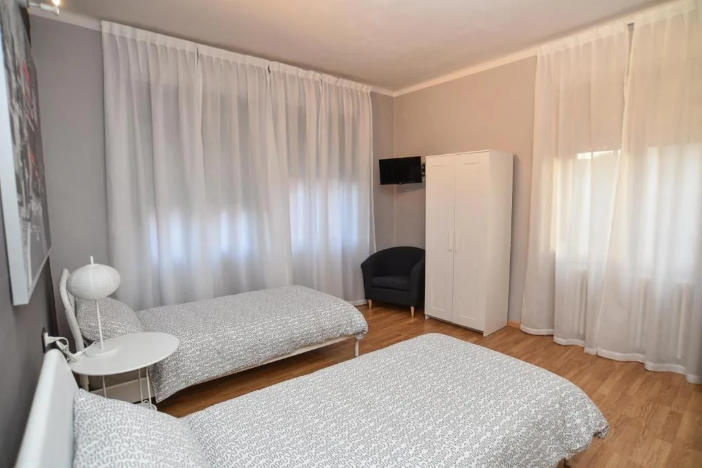 Accessible Twin Room with Single Beds — L’Agrifoglio Affittacamere