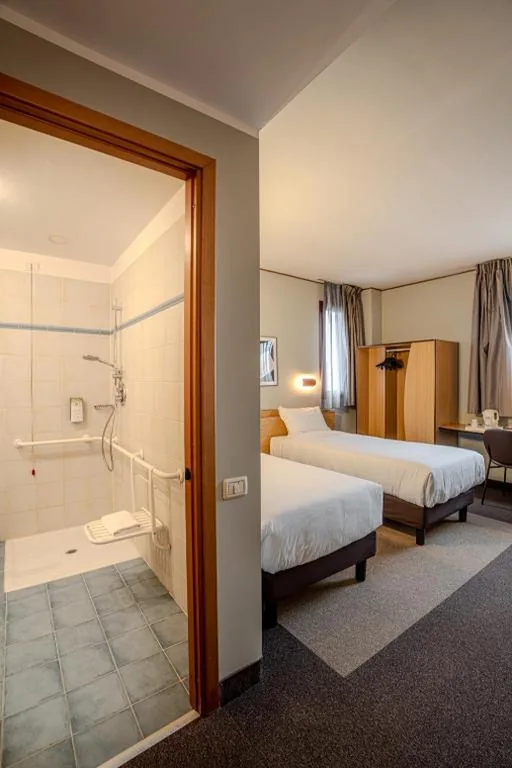 Double Room with Single Beds with Disabled Access — Tulip Inn Turin South