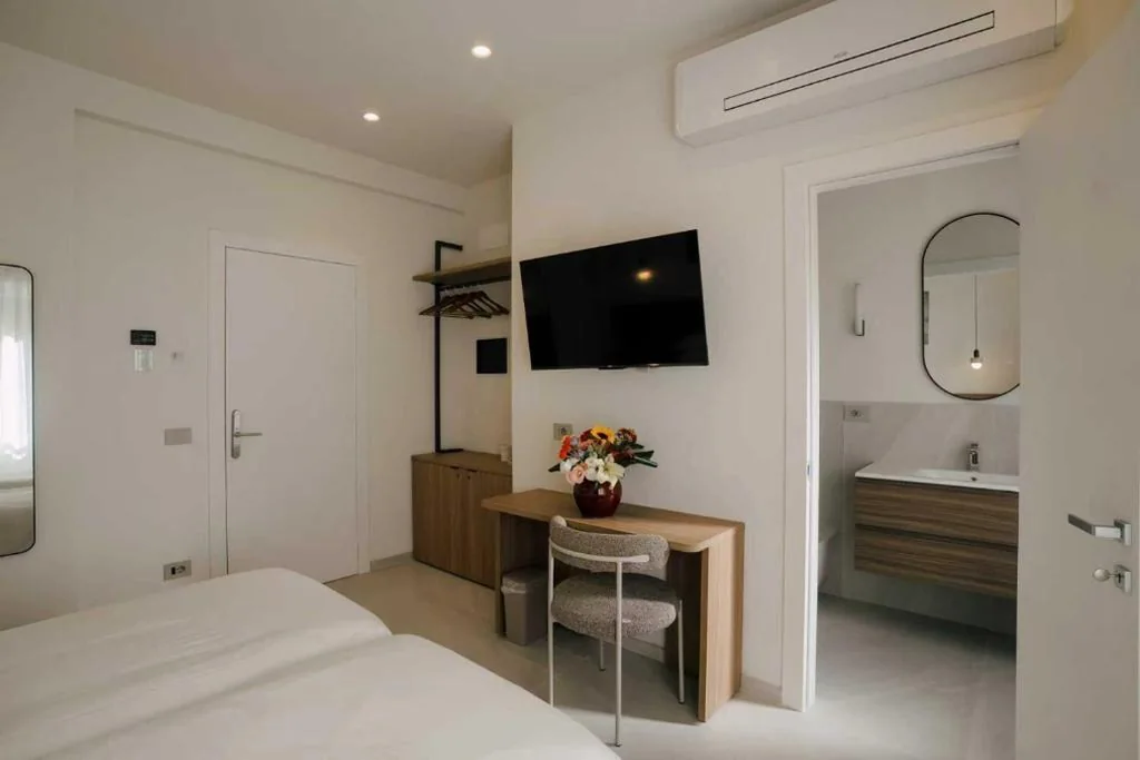 Twin Room with Bathroom — Atelier Inn Vaticano