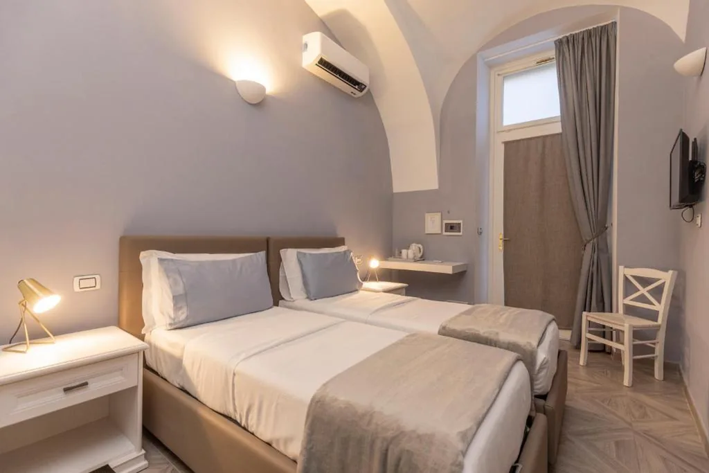 Twin Room with Bathroom — Domus Taurinorum