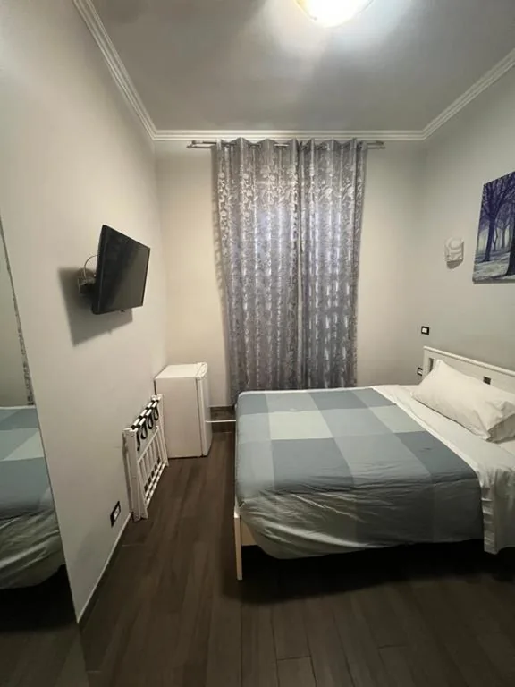 Double Room with Single Beds with Bathroom — Favola Romana – Guest House